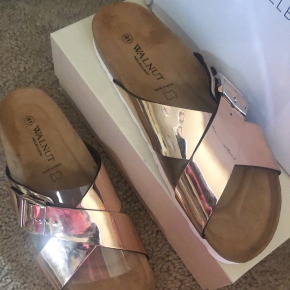 NWT - walnut Melbourne - gold scuff with buckle - Picture 2 of 7